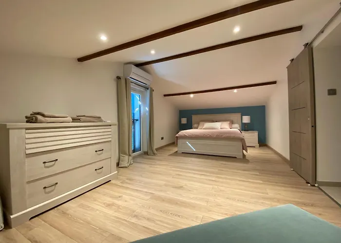La Bastide Blanche Magnifique villa 5 étoiles 5 chambres et piscine privée sur 6500 m VAR
