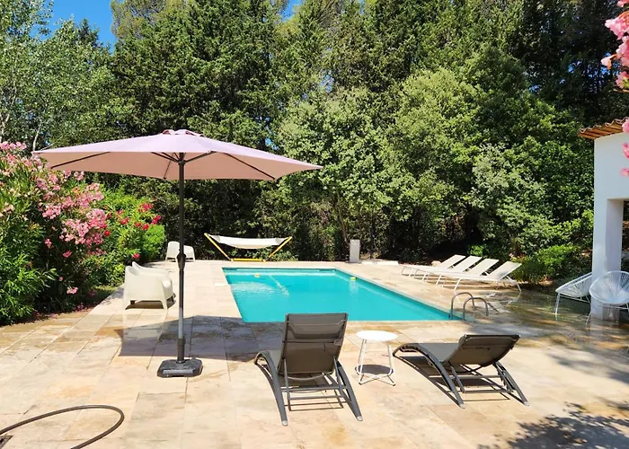 La Bastide Blanche Magnifique villa 5 étoiles 5 chambres et piscine privée sur 6500 m VAR